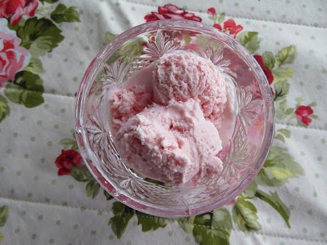 Easy Low Carb Strawberry Ice Cream