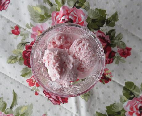 Easy Low Carb Strawberry Ice Cream