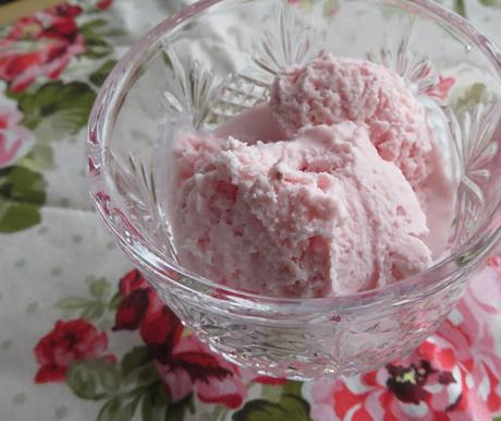 Easy Low Carb Strawberry Ice Cream