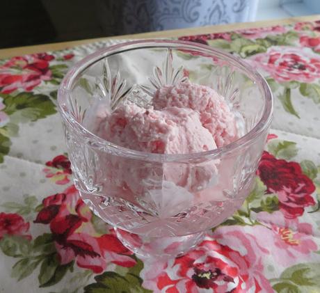 Easy Low Carb Strawberry Ice Cream