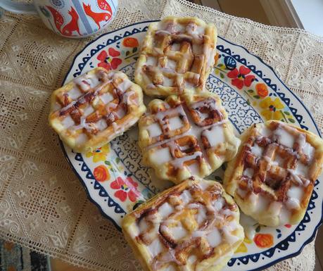 Quick & Easy Cinnamon Roll Waffles