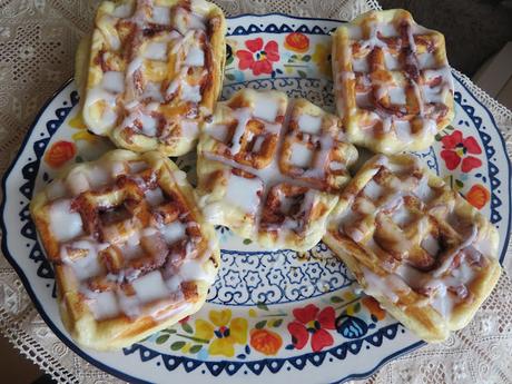 Quick & Easy Cinnamon Roll Waffles