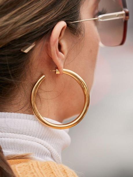 Choosing 14K Gold Earrings for Winter Outfits