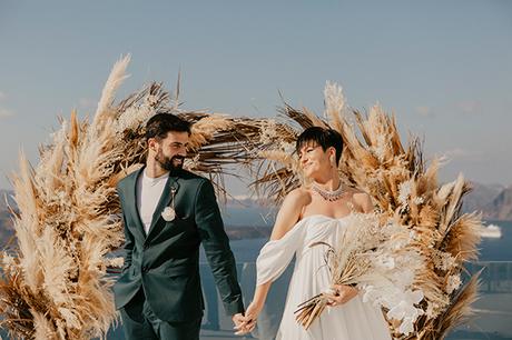 Chic boho styled shoot in Santorini with epic views and inspiring details chic-boho-wedding-styled-shoot-santorini-epic-views-inspiring-details_03