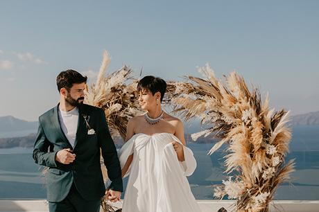 Chic boho styled shoot in Santorini with epic views and inspiring details chic-boho-wedding-styled-shoot-santorini-epic-views-inspiring-details_14