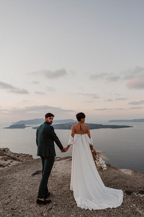 Chic boho styled shoot in Santorini with epic views and inspiring details chic-boho-wedding-styled-shoot-santorini-epic-views-inspiring-details_11