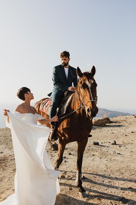 Chic boho styled shoot in Santorini with epic views and inspiring details chic-boho-wedding-styled-shoot-santorini-epic-views-inspiring-details_08