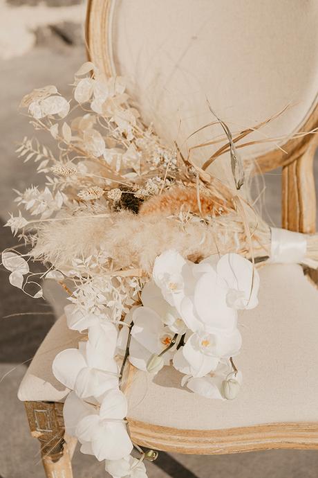 Chic boho styled shoot in Santorini with epic views and inspiring details chic-boho-wedding-styled-shoot-santorini-epic-views-inspiring-details_05