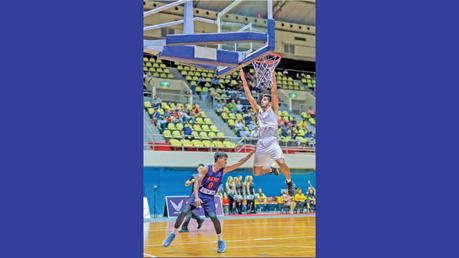 Action at the Avant BC vs Kaunas BC semi-final match.