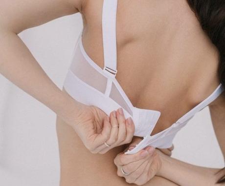 Looking for the right bra for pregnancy? Here's everything you need to know about choosing the right bra for the ultimate comfort & function!