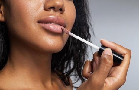 How to Choose the Right Lip Gloss that Suits You Best