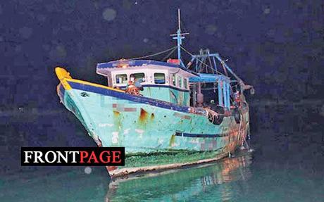 Navy seizes Indian trawler poaching in SL waters