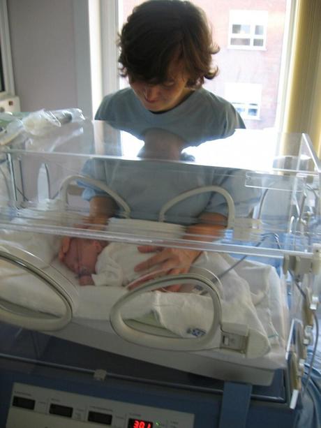 How To Support A Parent With A Premature Baby: Tips For Family And Friends