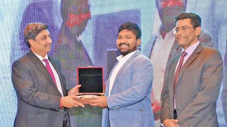 Jatinder Biala presents a token to State Minister of Aviation and Development of Export Zones, Minister D. V. Chanaka. Secretary FTZMA Dhammika Fernando looks on. Picture by Wimal Karunatillike.