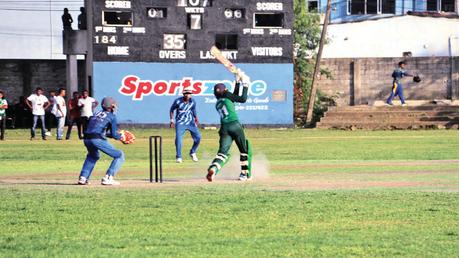 Diniru Abeywickremasinghe lifts one over the ropes.