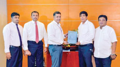 HNB Deputy General Manager- Retail and SME Banking, Sanjay Wijemanne exchange the MoU with Expo Property Developers Director, Gratien Fernando in the presence of HNB Assistant Manager Housing and Personal Loans, Sampath Dodanwela, HNB Head of Personal Financial Services, Kanchana Karunagama and Expo Property Developers Director, Norbert Fernando.  