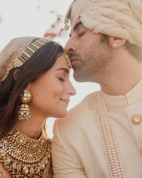 Alia Bhatt, Ranbir Kapoor Wedding: Happy couple toasts to married life with champagne & cake