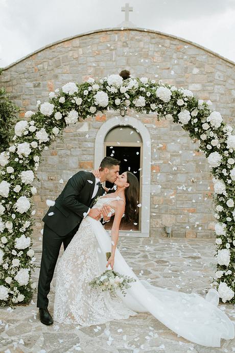 utterly-romantic-wedding-crete-with-whimsical-blooms_02