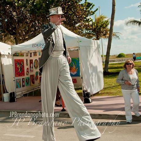 PHOTOGRAPHING STREET ENTERTAINERS