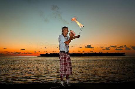 PHOTOGRAPHING STREET ENTERTAINERS