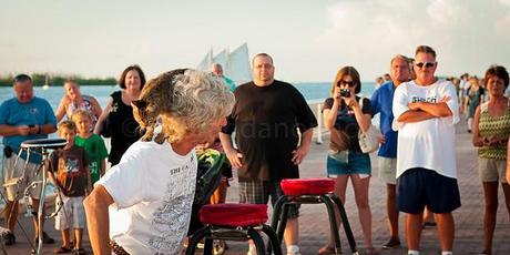 PHOTOGRAPHING STREET ENTERTAINERS