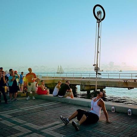 PHOTOGRAPHING STREET ENTERTAINERS