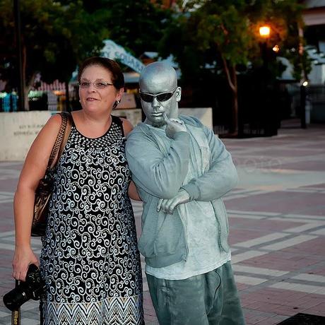 PHOTOGRAPHING STREET ENTERTAINERS