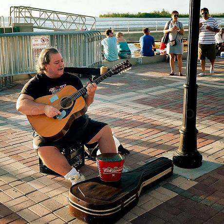 PHOTOGRAPHING STREET ENTERTAINERS