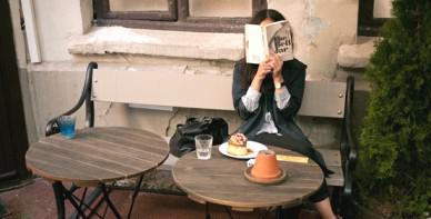 you-know-youre-a-tourist-when-you-read-in-cafes-and-bars