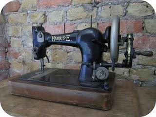 Vintage Find: Harris-E Sewing Machine