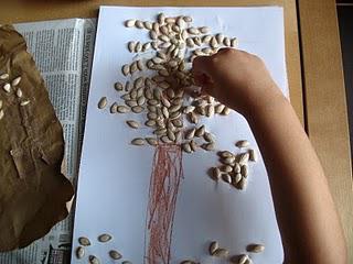 Kids Crafts:Making an autumn tree with pumpkin seeds