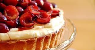Tart with chantilly cream and cherries