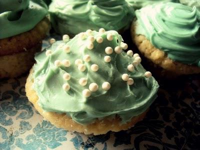 Vintage Vanilla Cupcakes