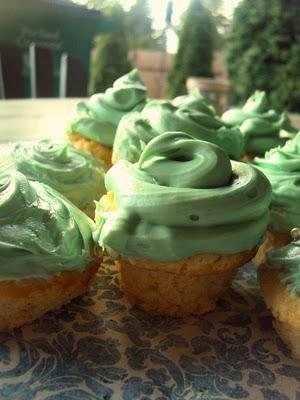 Vintage Vanilla Cupcakes