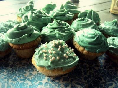 Vintage Vanilla Cupcakes