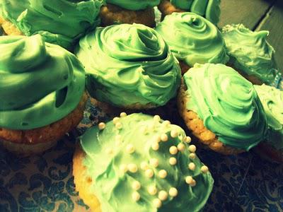 Vintage Vanilla Cupcakes