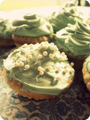 Vintage Vanilla Cupcakes