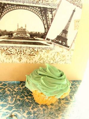 Vintage Vanilla Cupcakes