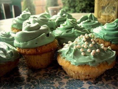 Vintage Vanilla Cupcakes