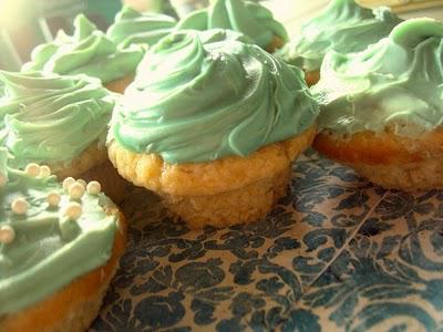 Vintage Vanilla Cupcakes