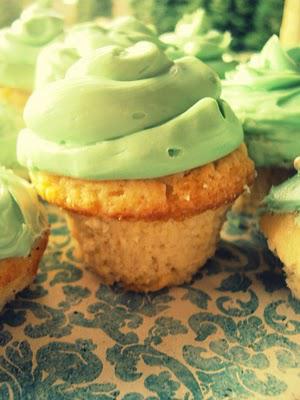 Vintage Vanilla Cupcakes