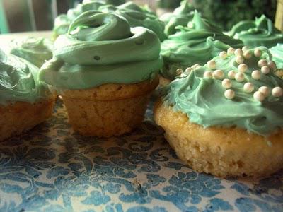 Vintage Vanilla Cupcakes