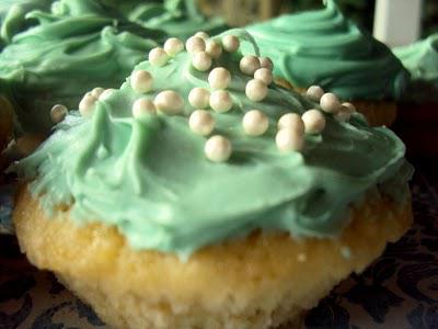 Vintage Vanilla Cupcakes