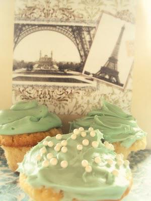 Vintage Vanilla Cupcakes