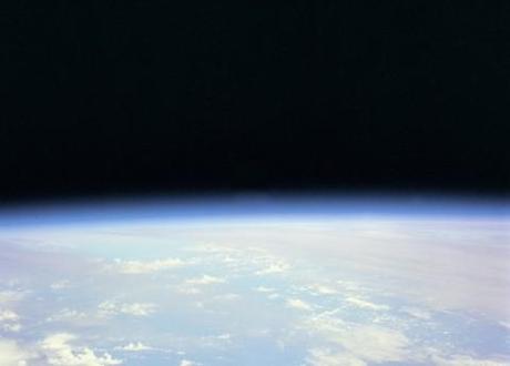 Arctic ozone layer hole in sudden expansion