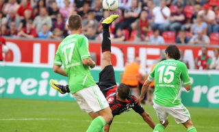 Derdiyok Scores Breathtaking Goal for Bayer Leverkusen