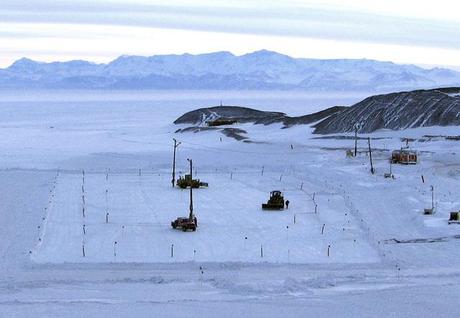 Antarctic 2011: First Flights Into McMurdo Station