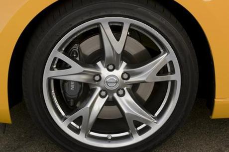 2011 Nissan 370Z Wheel