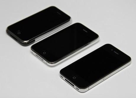 Steve Jobs effect: Apple iPhone 4S pre-selling like hot cakes