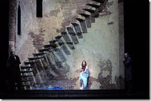 Susanna Phillips in Lucia di Lammermoor (photo credit: Dan Rest)